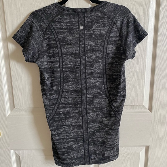 Lululemon camo Swiftly Tech Tee - Picture 8 of 9
